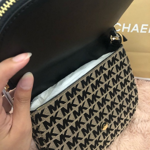 Michael Kors crossbody - Picture 5 of 7